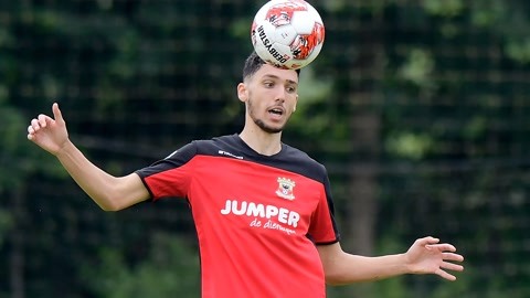 使得比赛在 使得比赛在